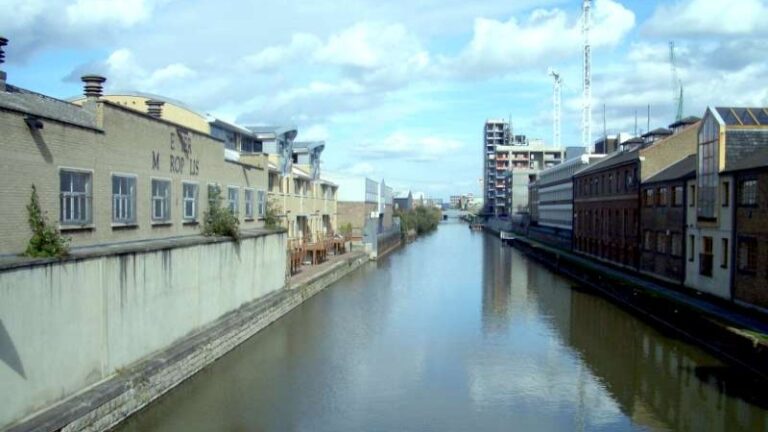 Limehouse Cut - Burdett Road 800x450